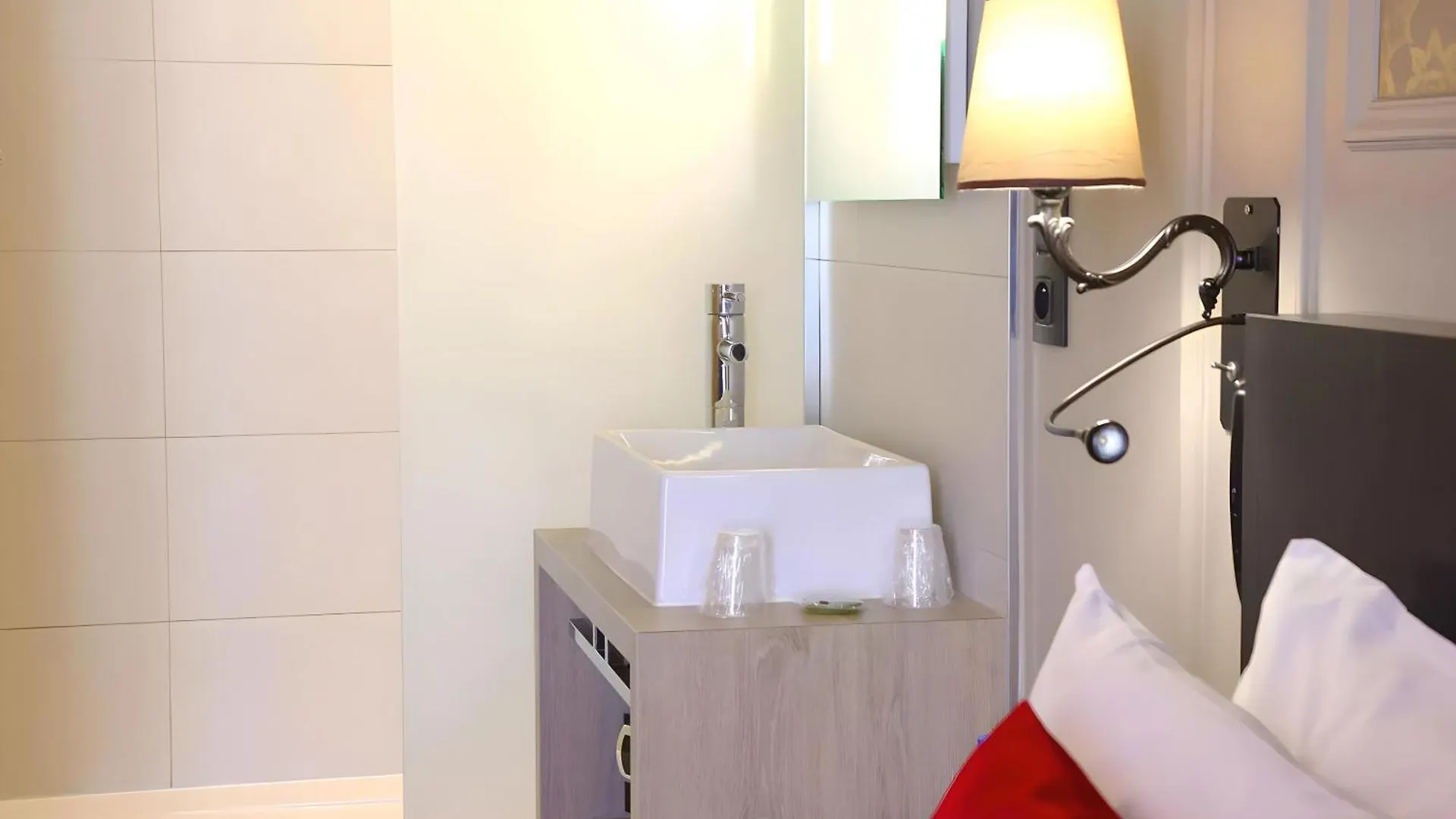 Hotel Le Montmartre Saint Pierre Paris 3*,